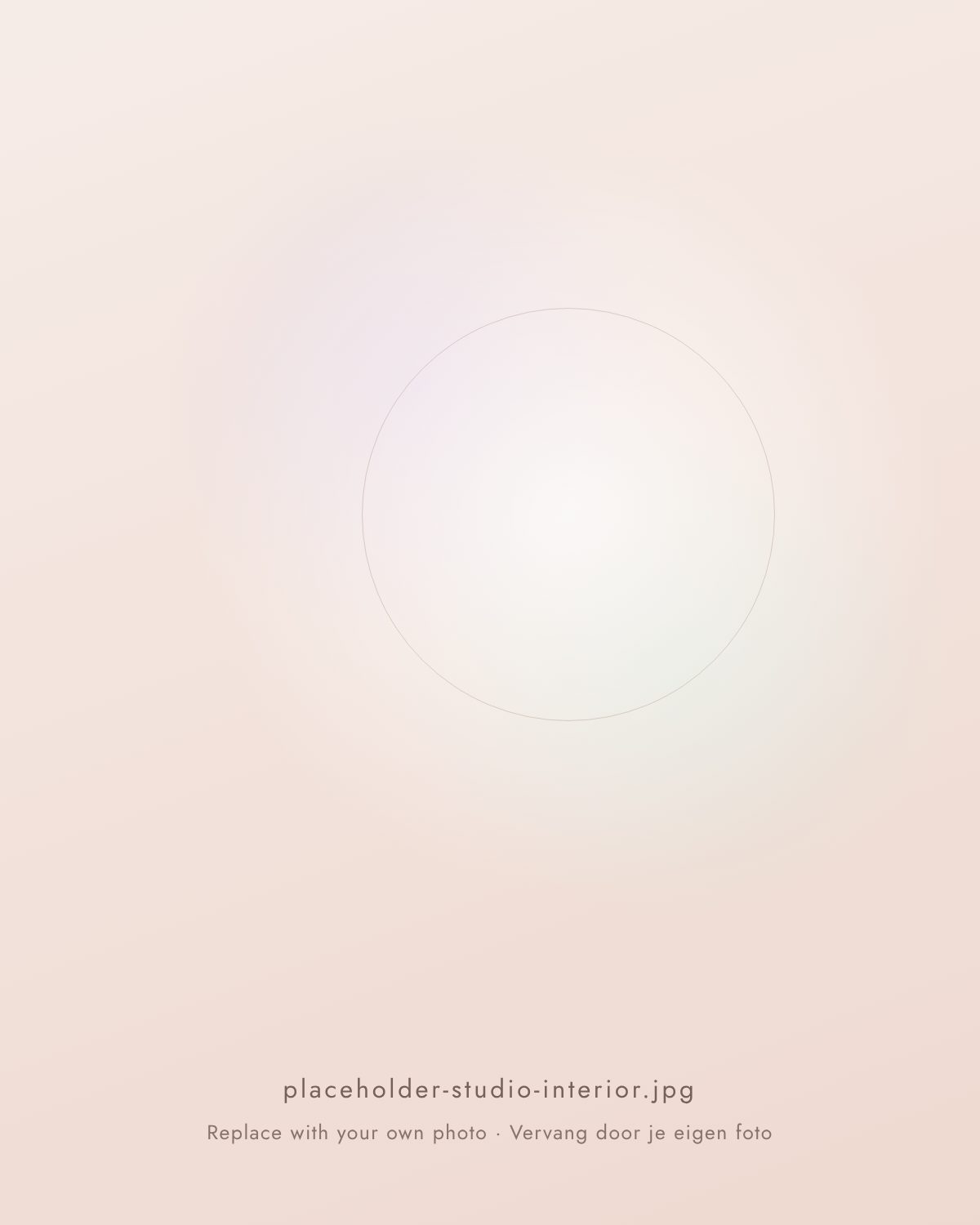 Lichte, rustige behandelruimte van Opaline Beauty Studio